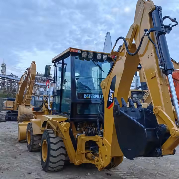 Caterpillar Backhoe Loader - Capacity: Upto 3 Ton