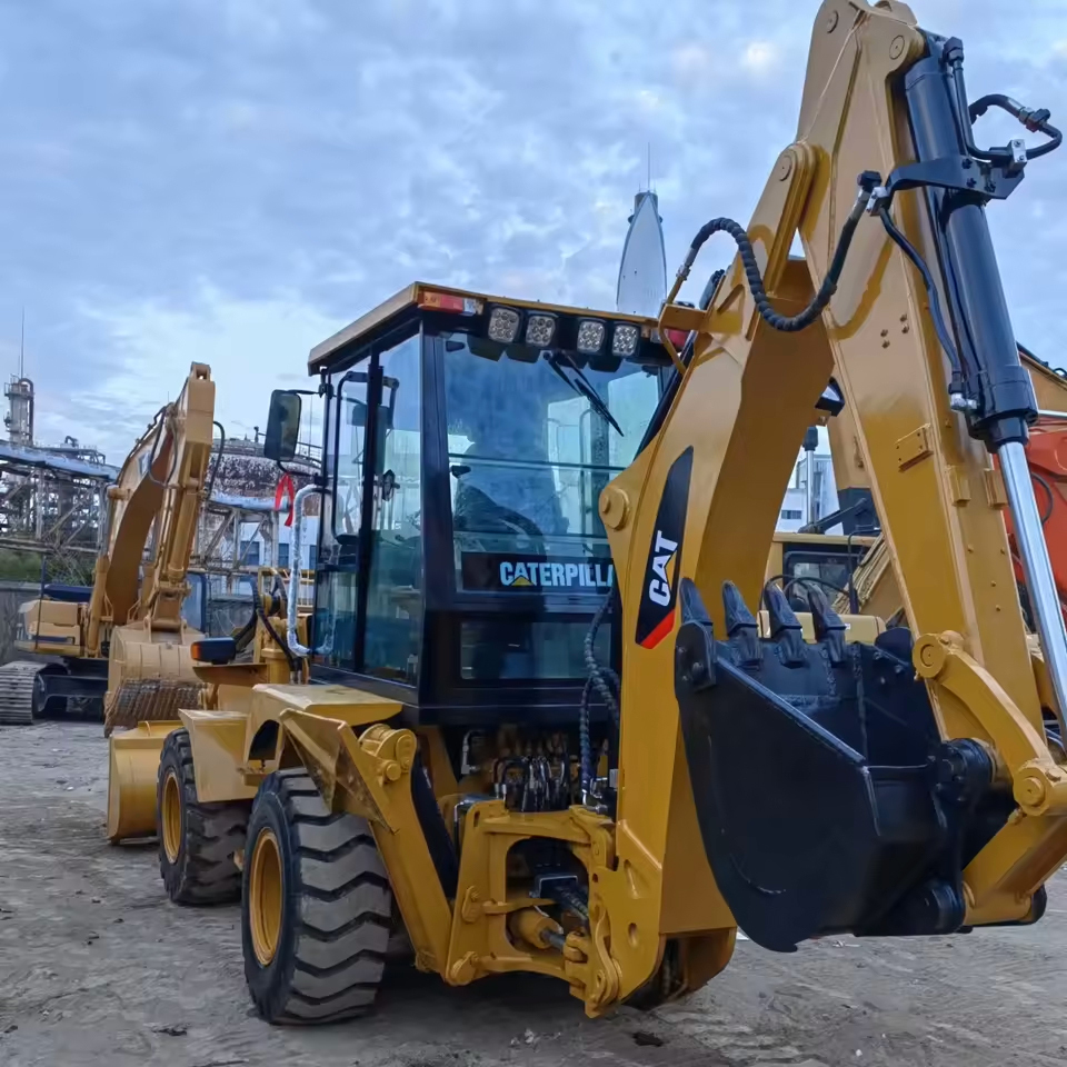 Caterpillar Backhoe Loader - Capacity: Upto 3 Ton
