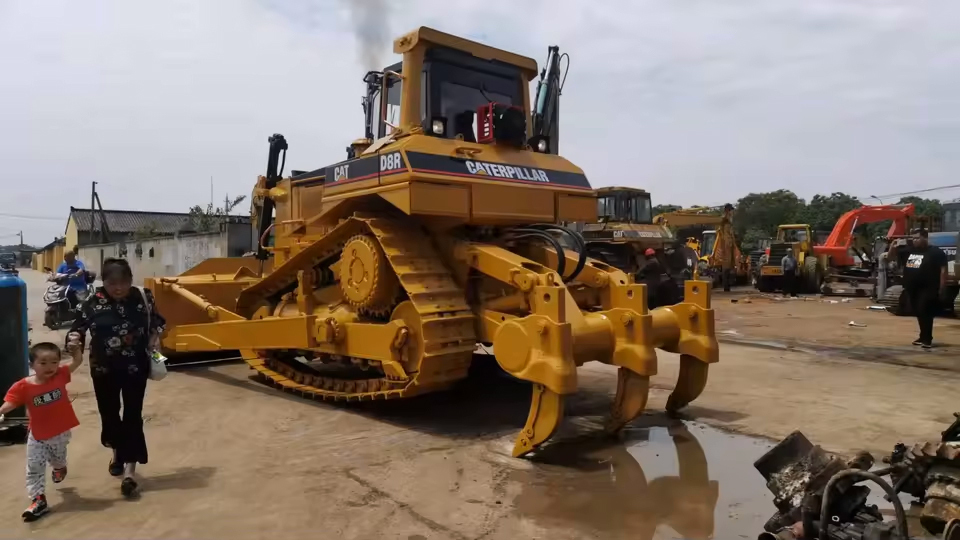 D8r Bulldozer - Feature: High Quality