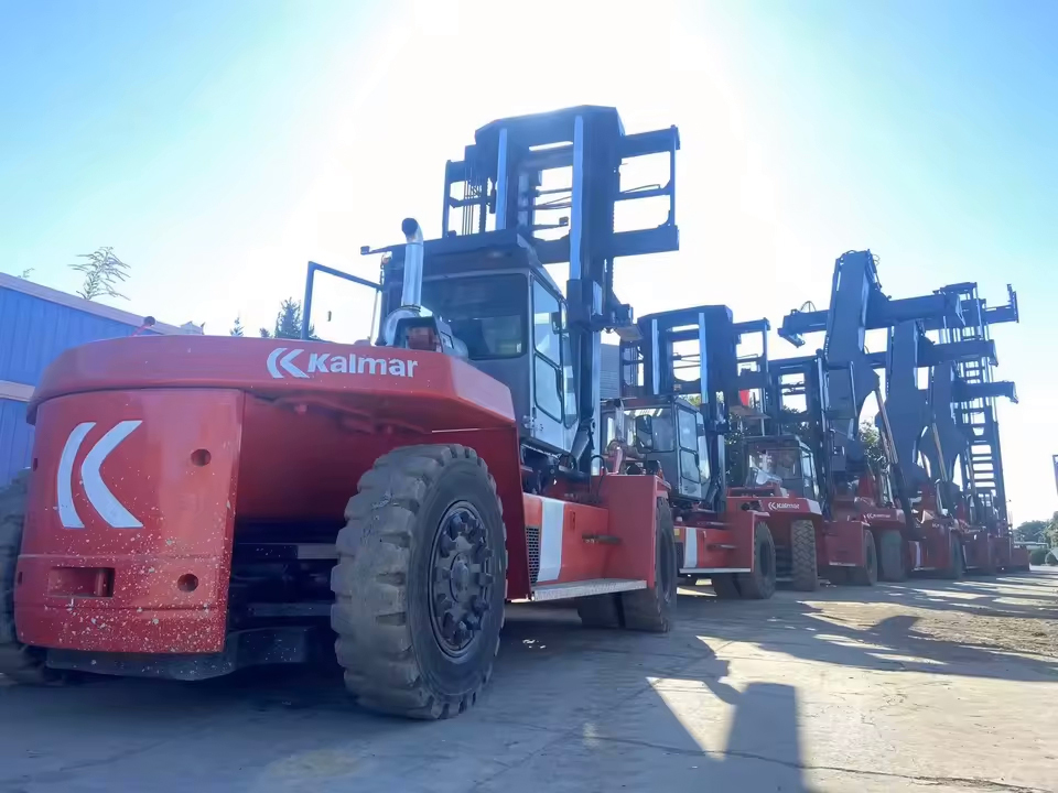 25 Ton Forklift Truck - Max. Lifting Weight: Upto 5 Tonne