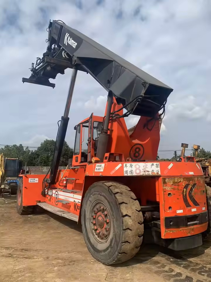 25 Ton Forklift Truck - Max. Lifting Weight: Upto 5 Tonne