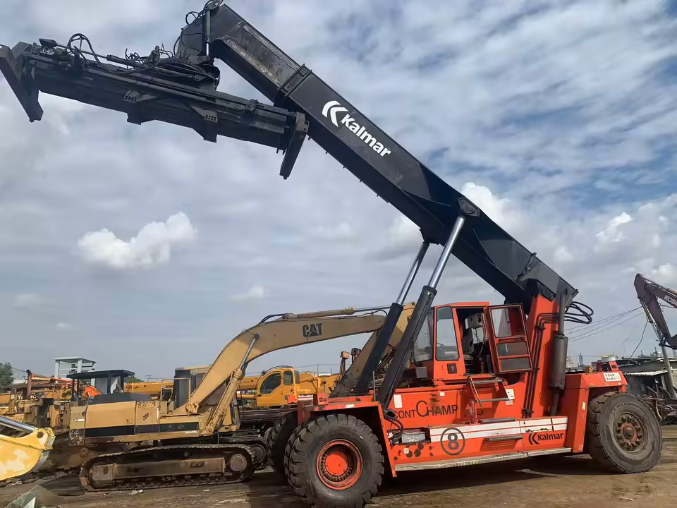 25 Ton Forklift Truck - Max. Lifting Weight: Upto 5 Tonne