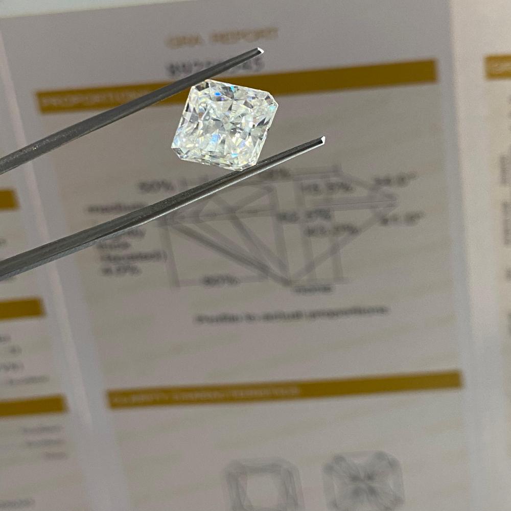 GRA radiant Moissanite
