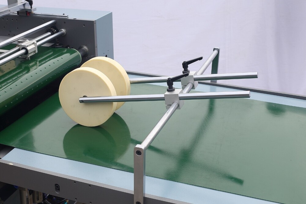 Speciality - V-cut Window Patching Machine V-cut 1050 - Dimension (L*w*h): (L)7200 X (W)1300 X (H)1600mm Millimeter (Mm)