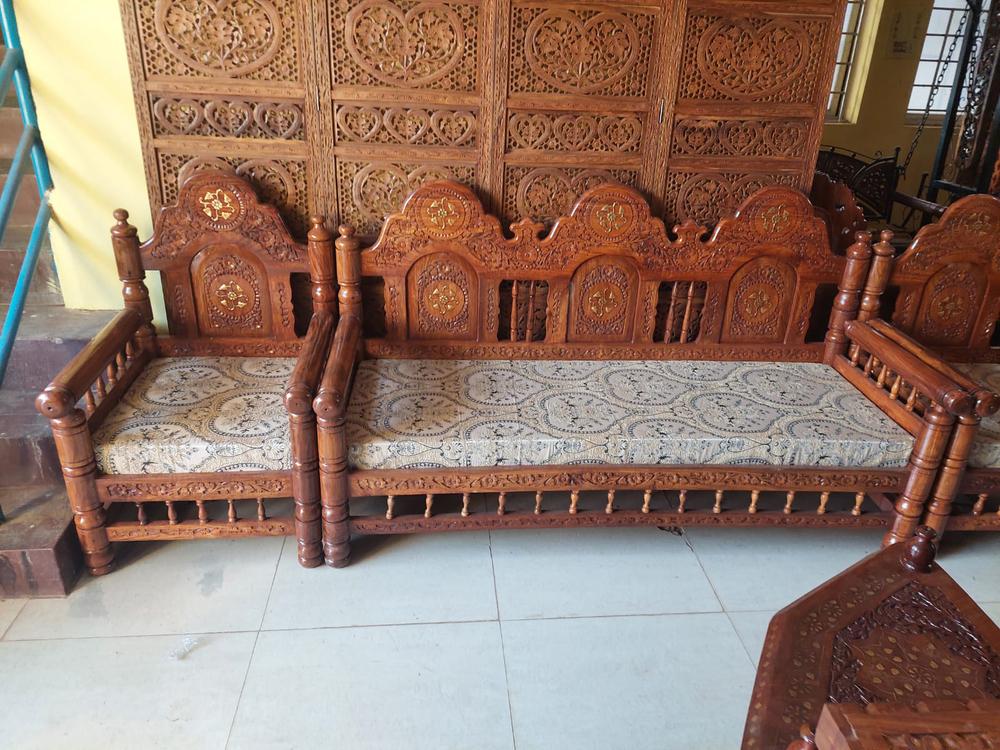 5 Seater Teakwood Gujrati Sofa Set - Color: Multiple