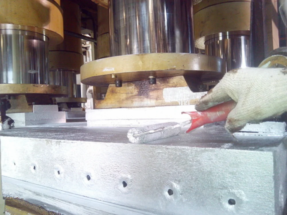 Heat Resistant And Thermal Insulation Paint