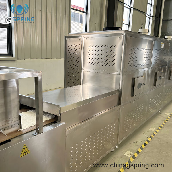 High-efficiency continuous conveyor belt graphite and quartz sand dryer