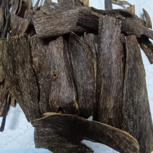 Agarwood Incense Chips - Feature: Long-Lasting Aroma