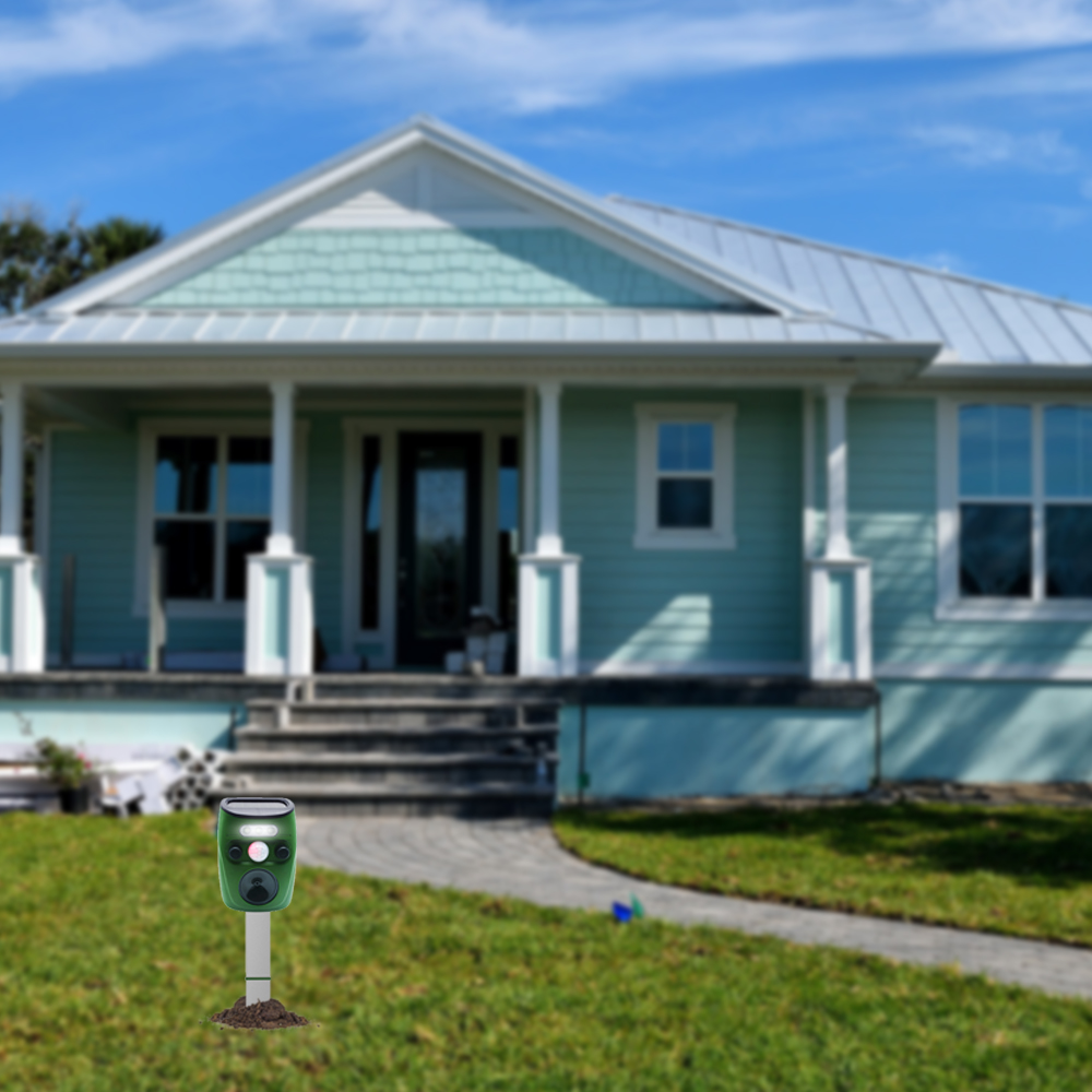 D480B Solar Ultrasonic Animal Repeller