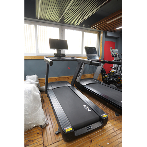 Wg Tr 100 Mt Commercial Treadmill Mirror Tech - Application: Gain Strength