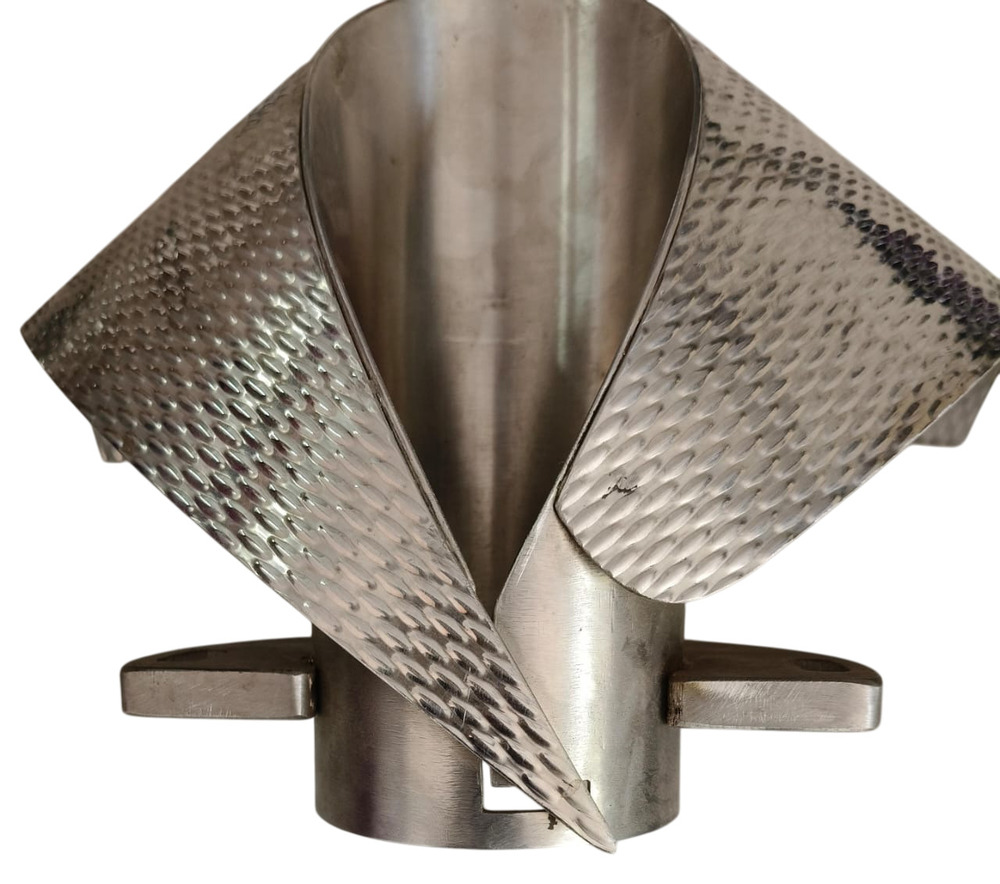 Left To Right Fold Forming Shoulder