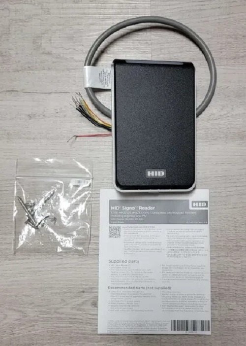 Hid Signo 40 Hid Access Card Reader, Black - Dimension (L*w*h): 3.7*4.8*.77 Inch (In)