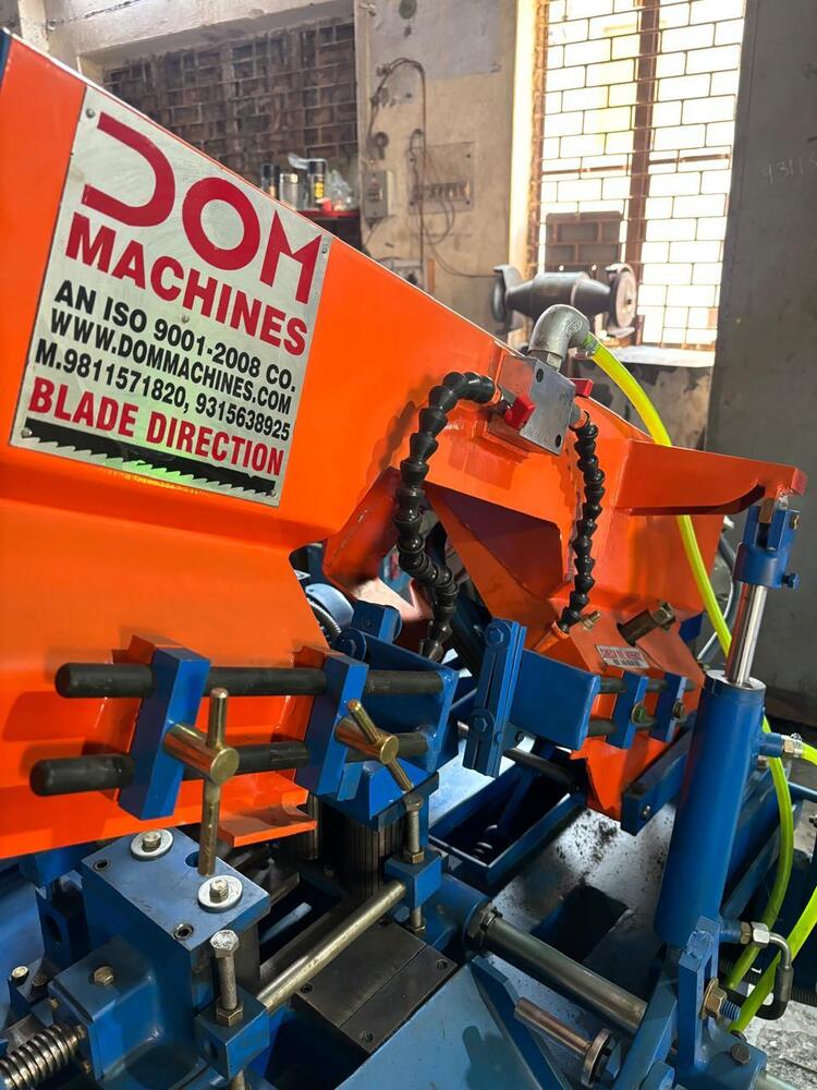 Automatic metal cutting Bandsaw Machine