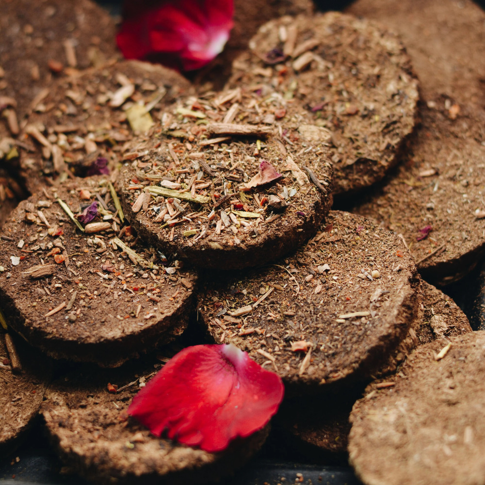 Desi Cow Dung Cake - Color: Brown