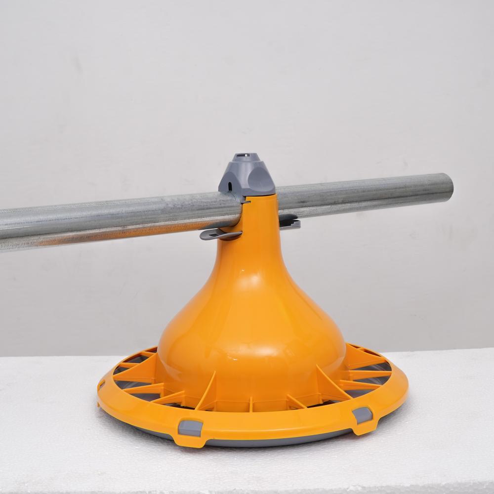 Pan Feeder