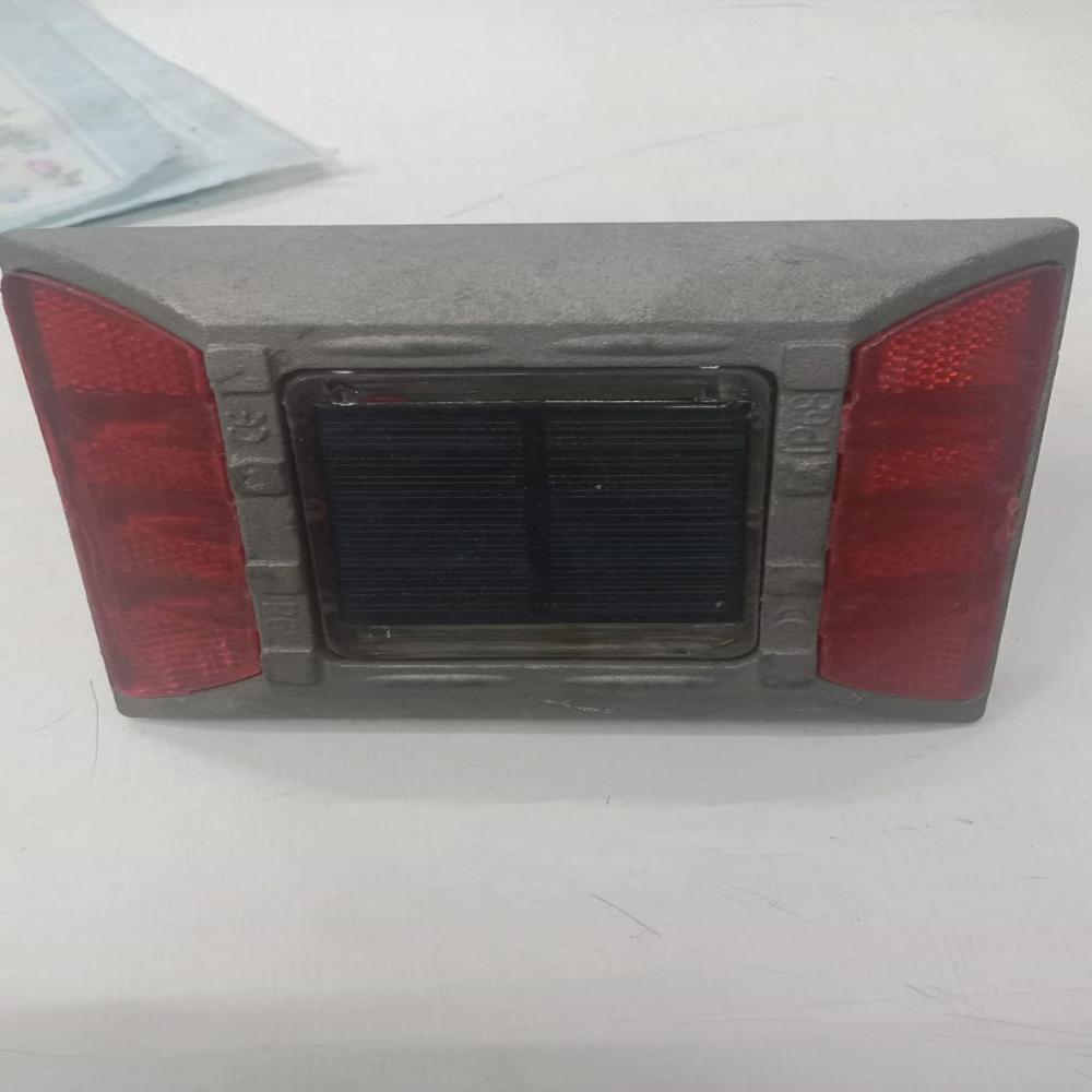Solar Stud Light - Color: Red