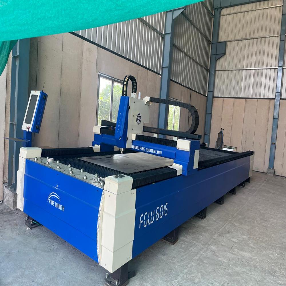 CNC FIBER LESAR CUTTING MACHINES