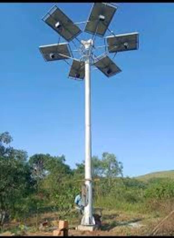 Solar High Mast Light - Color: Warm White