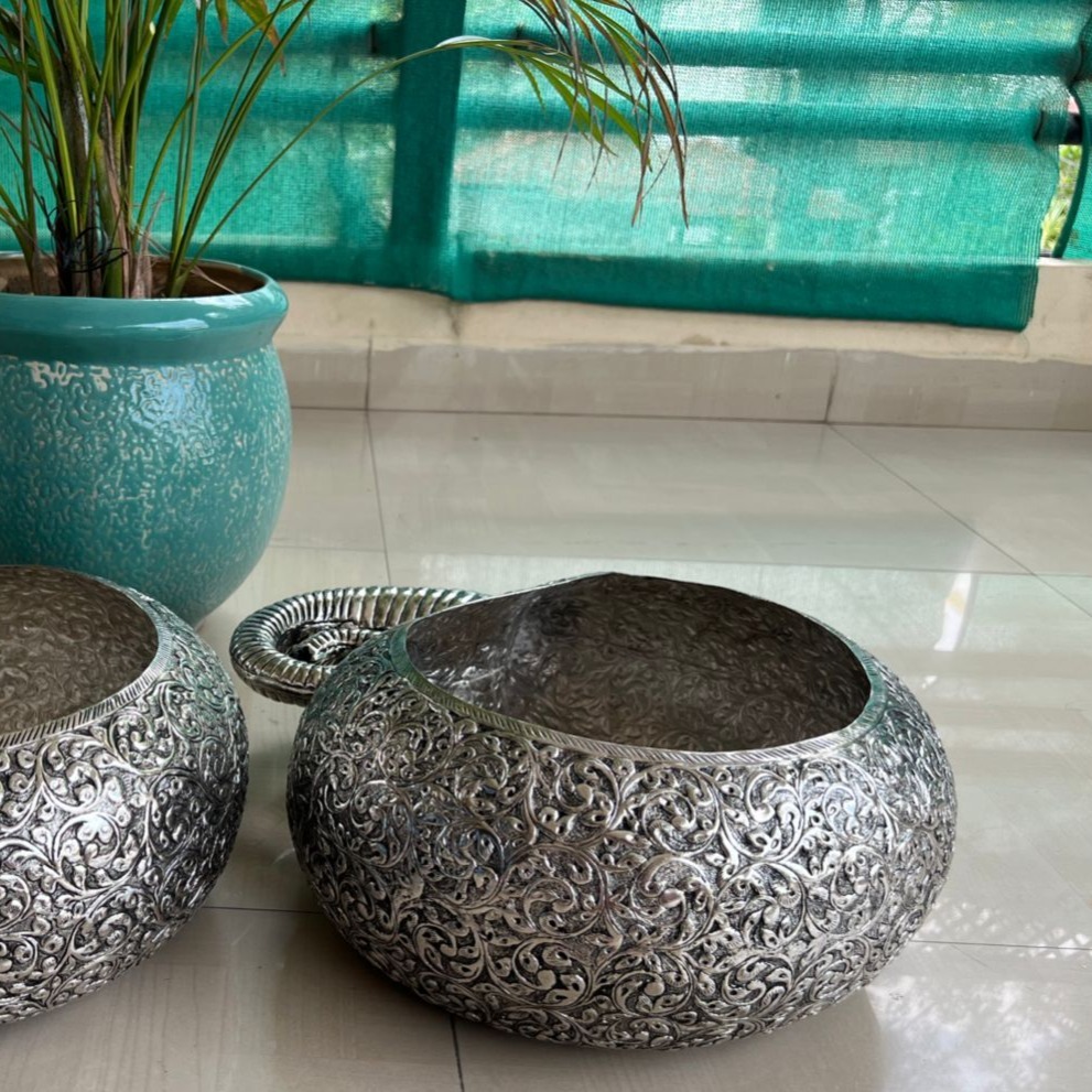 14 Inch Giant Mango Urli - Color: Silver