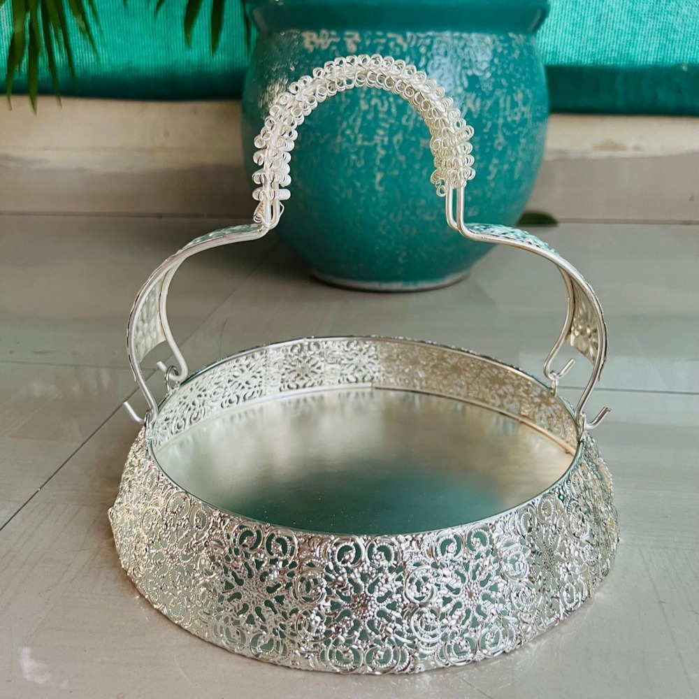 Cut Jhali Border Round Tray With Handle - Color: Silver