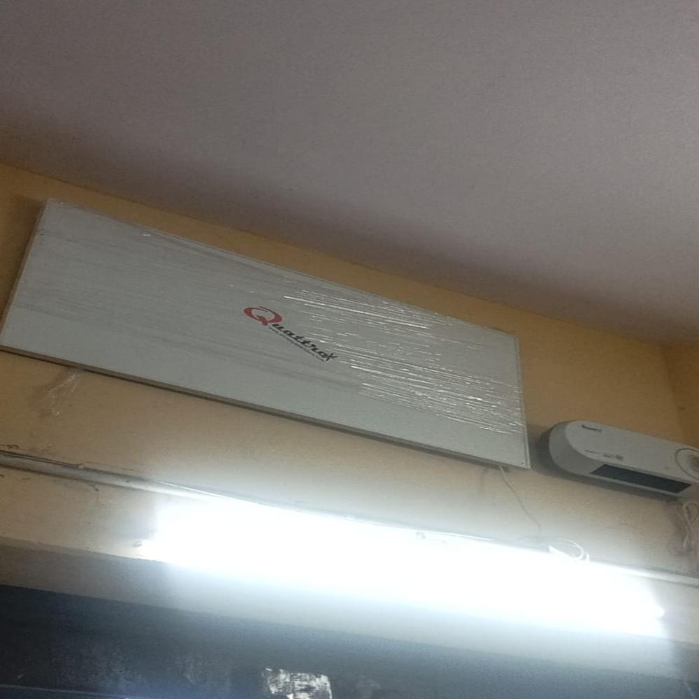 Wall Heater - Color: White/grey