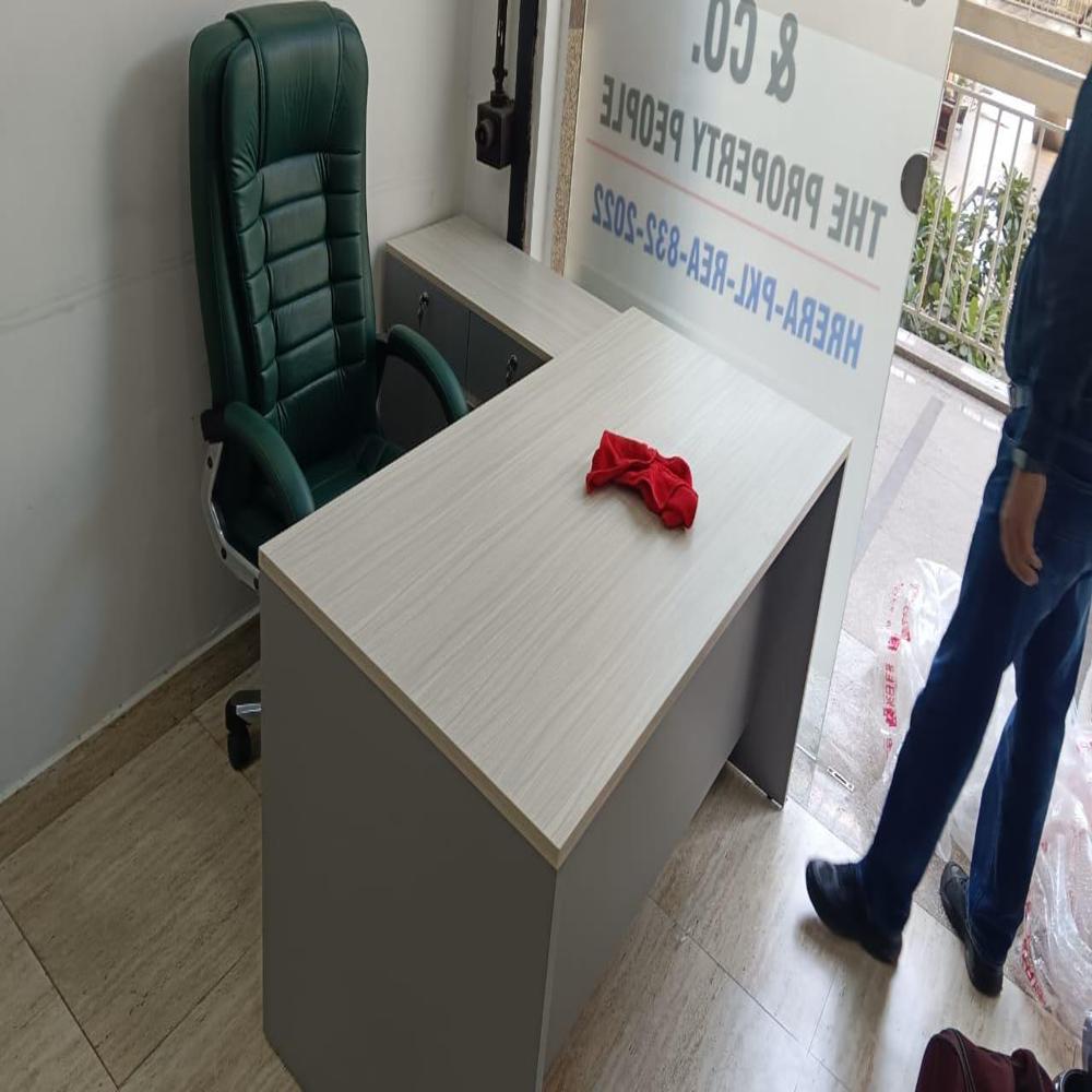 Office Table - Color: White