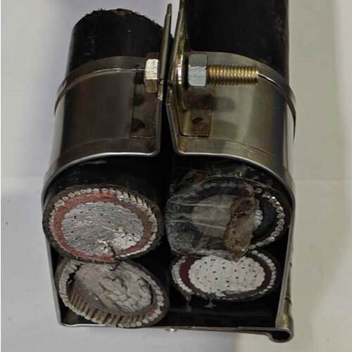 Quadrafoilcleat Of Panduit Type Ss316 - Color: Black