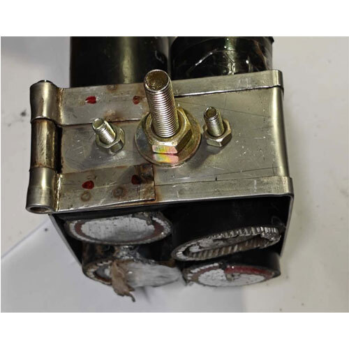 Quadrafoilcleat Of Panduit Type Ss316 - Color: Black