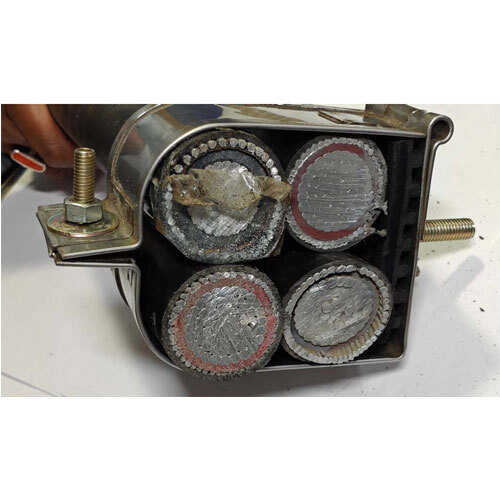 Quadrafoilcleat Of Panduit Type Ss316 - Color: Black