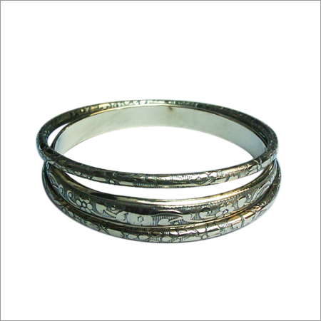 डिजाइनर पीतल के चूड़ियों का सेट