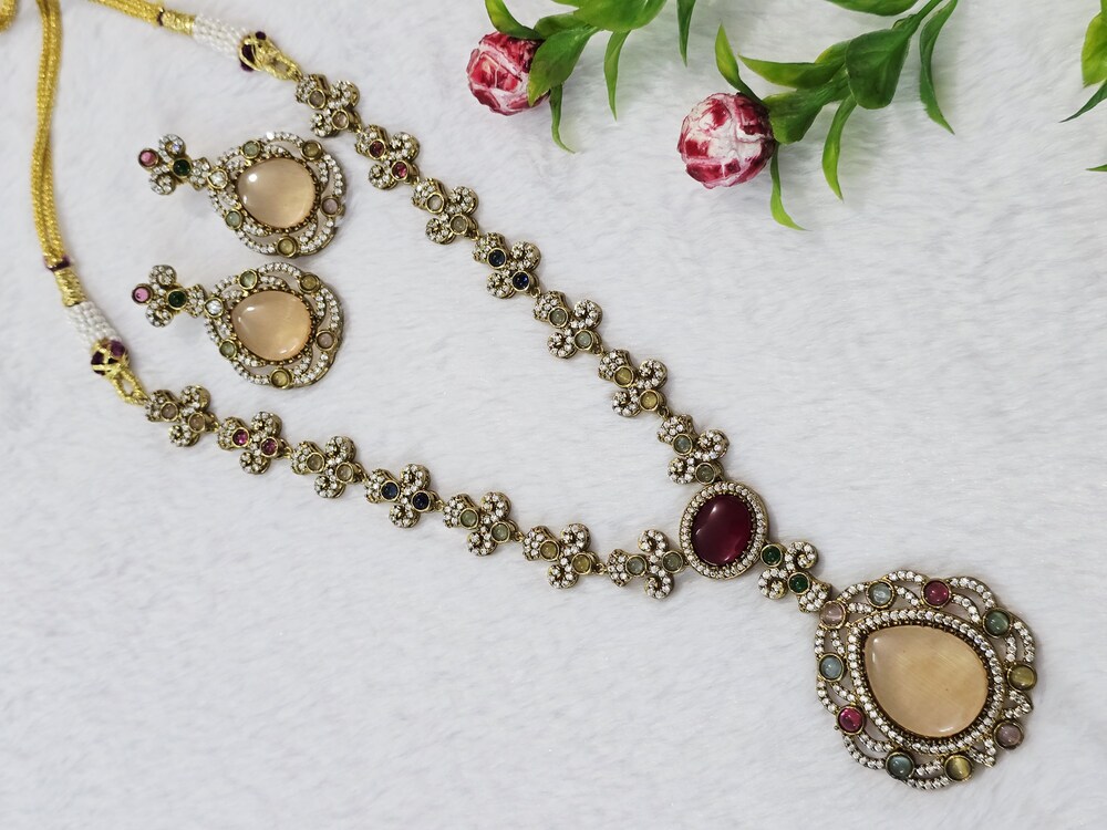 Sabyasachi Necklace Set - Design: Fancy