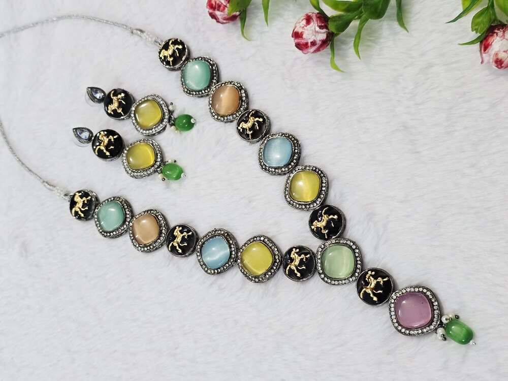 Sabyasachi Necklace Set - Design: Fancy
