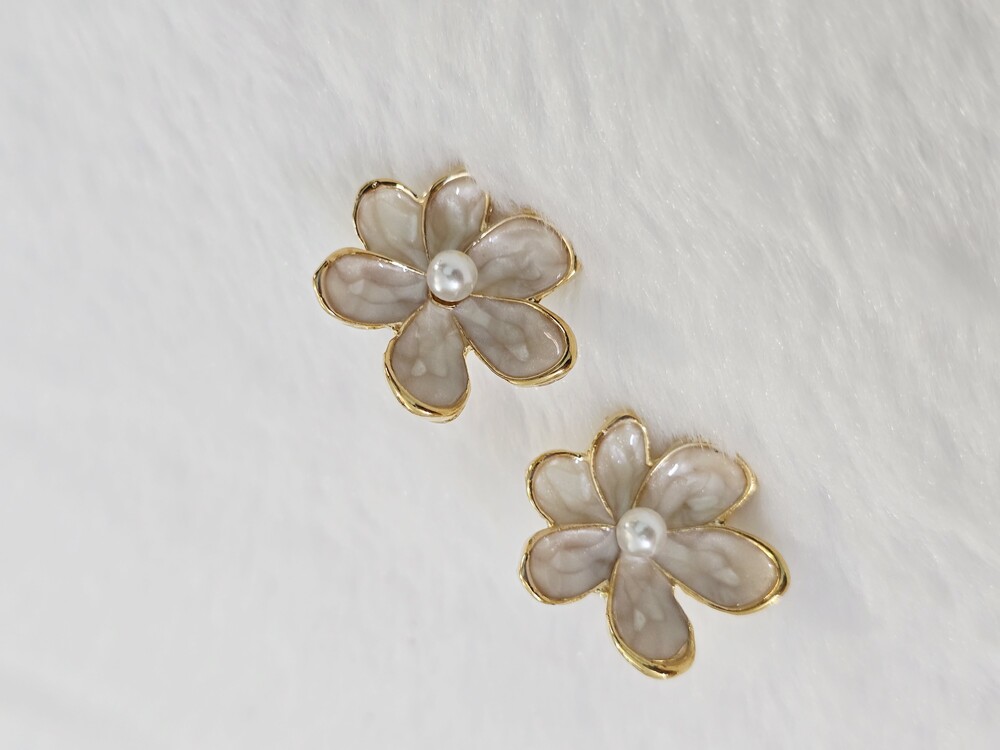 Western Earrings - Color: White