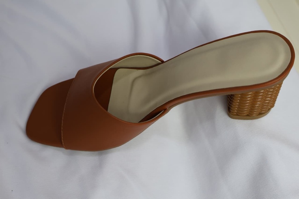 Loose Hill Sandal - Color: Brown
