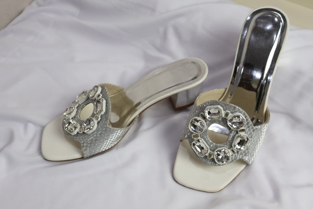 Tpr Sole Loose Hill Sandal - Color: White