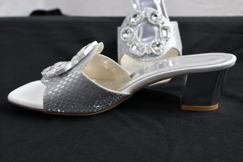 Tpr Sole Loose Hill Sandal - Color: White