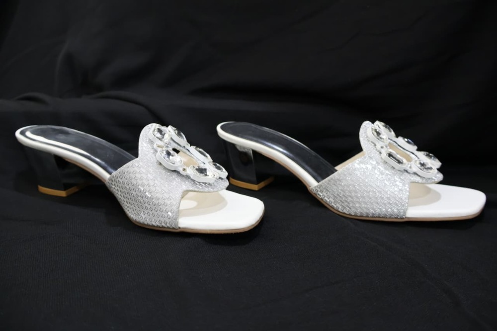 Tpr Sole Loose Hill Sandal - Color: White