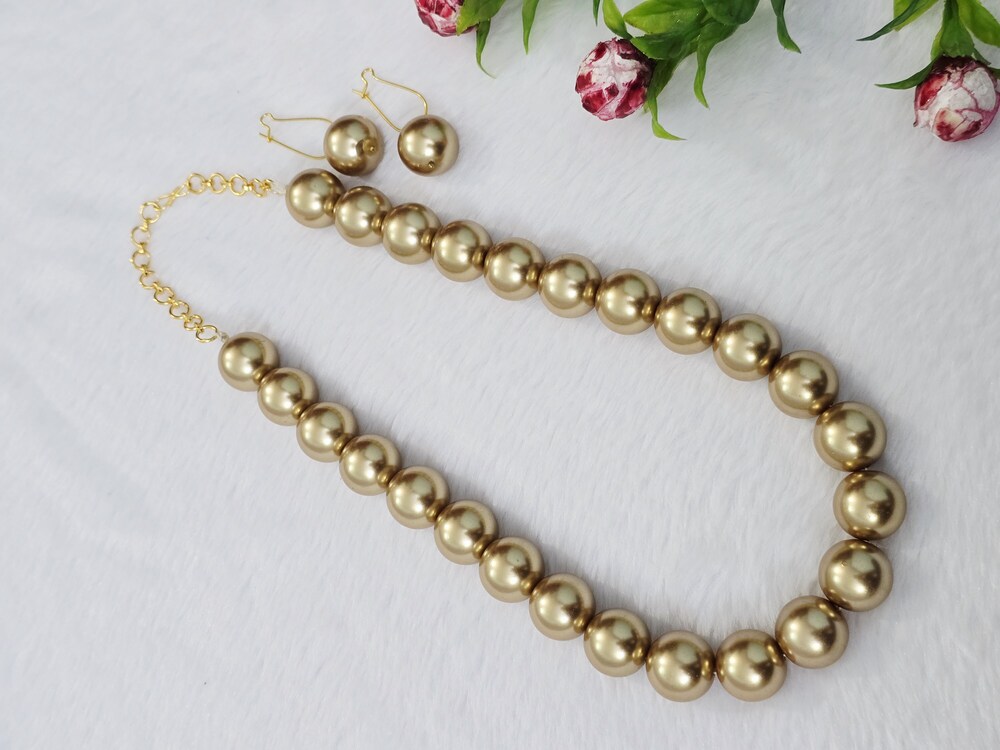 Shell Pearl Necklace - Gender: Female