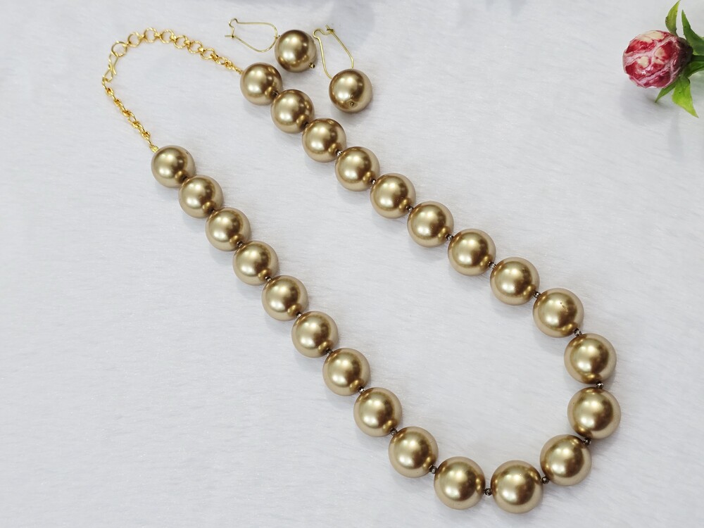 Shell Pearl Necklace - Gender: Female