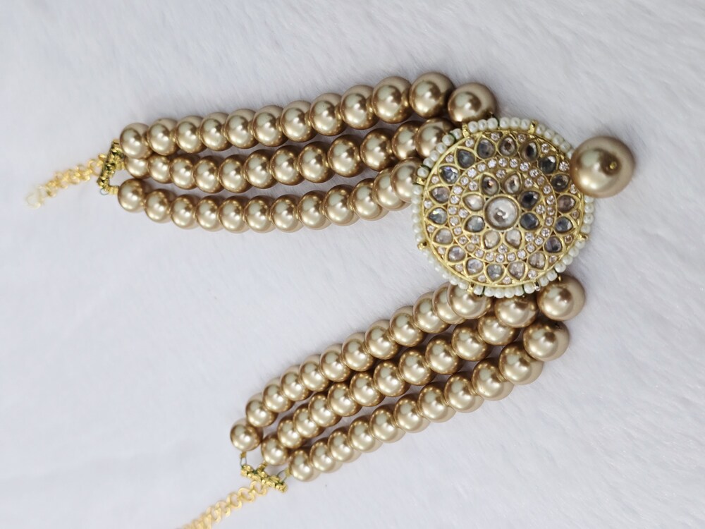 Kundan On Silver With Shell Pearl Necklace - Color: Green