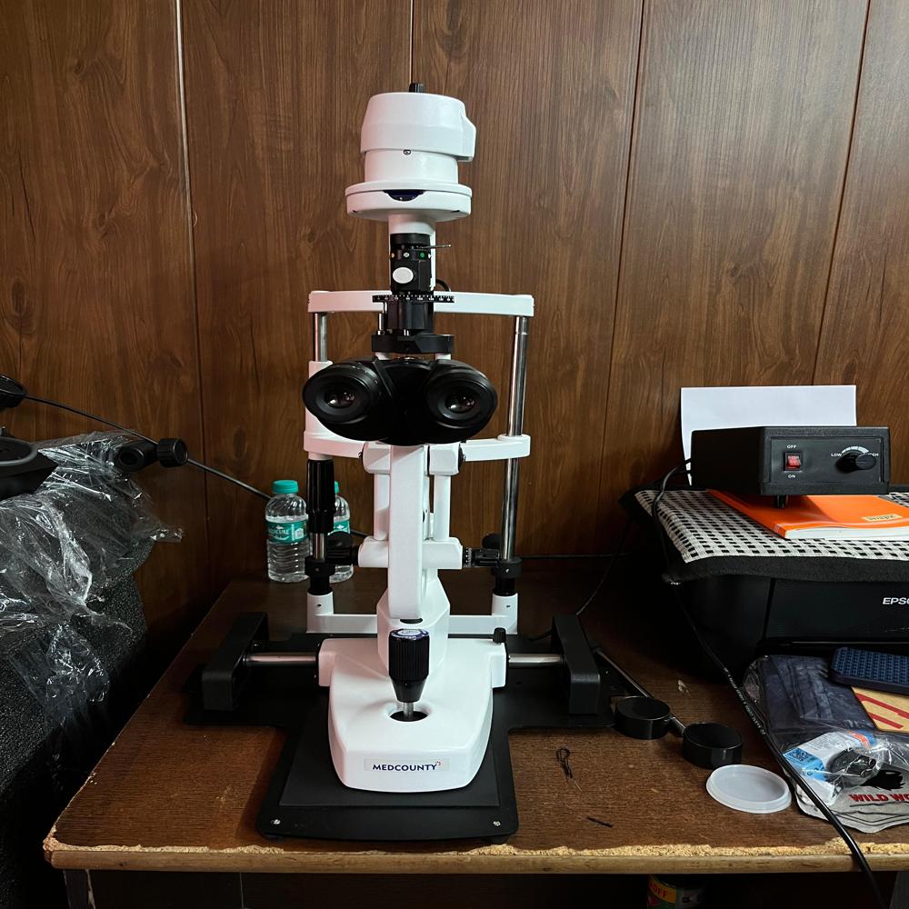 Medcounty Digital Slit Lamp 3-step Magnification - Dimension (L*w*h): 33x59x46 Centimeter (Cm)