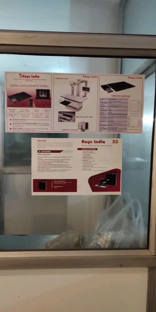 Moto M100 - Body Material: Metal