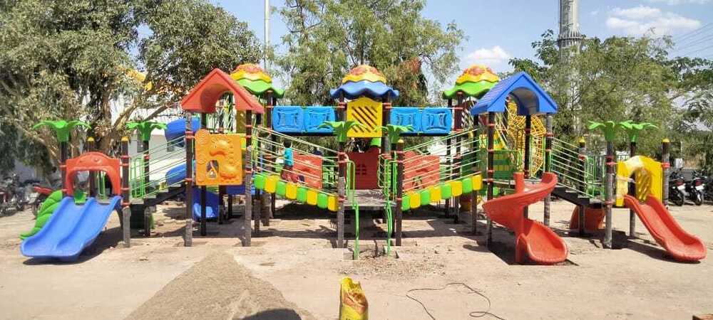 Eight Unit Multiplay Station - Color: Multicolor