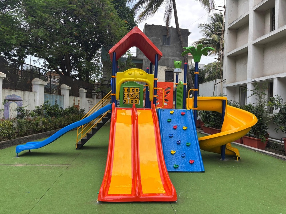 Four Unit Multiplay Station - Color: Multicolor