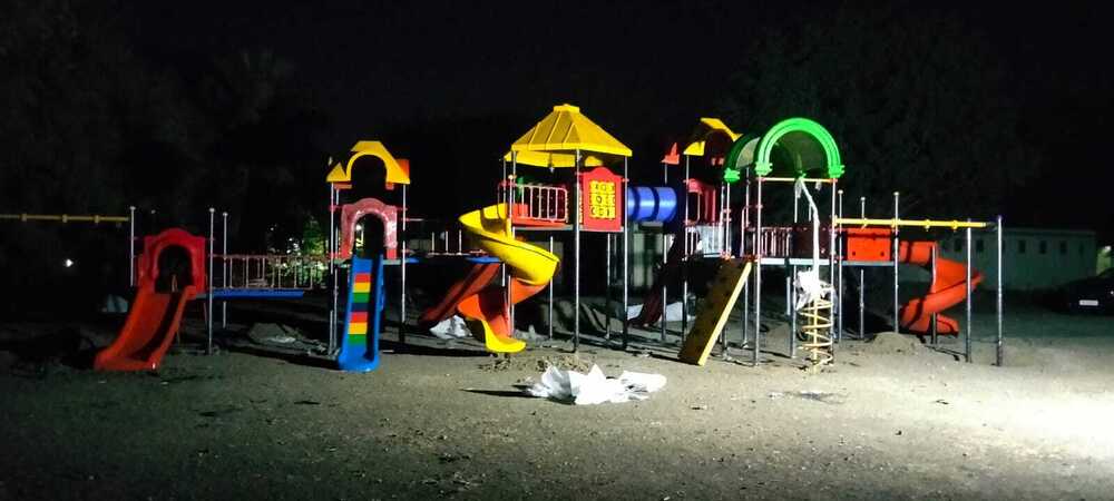 Six Unit Multiplay Station - Features: Durable