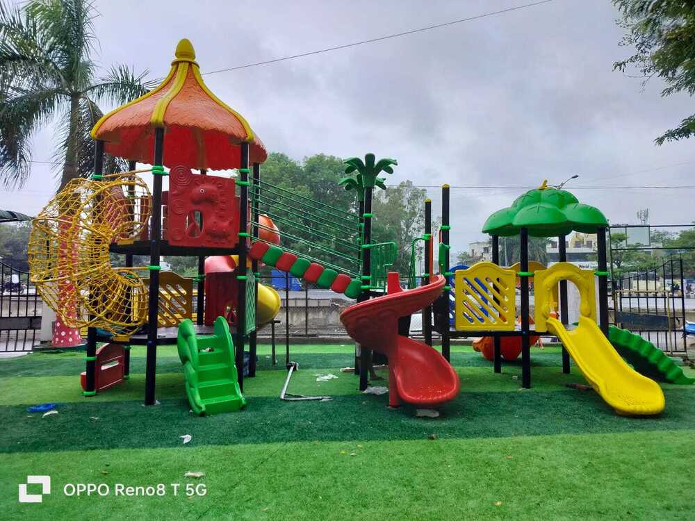 Three Unit Multiplay Station - Color: Multicolor