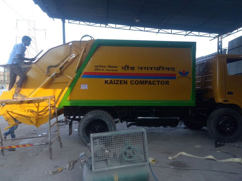 8 Cum कचरा संकुचन यंत्र