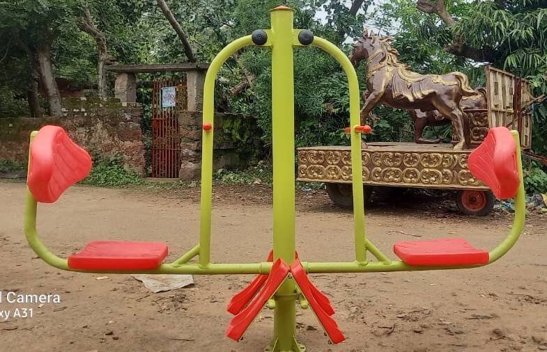 Outdoor Gym - Color: Yellow