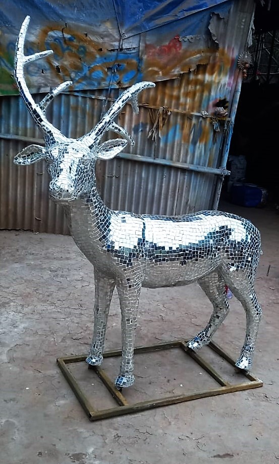 Glass Fitted Dear - Color: White