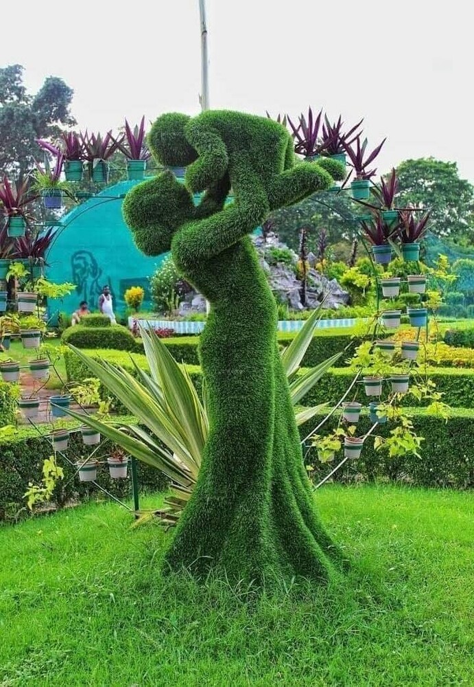 Mother & Baby Statue - Color: Green